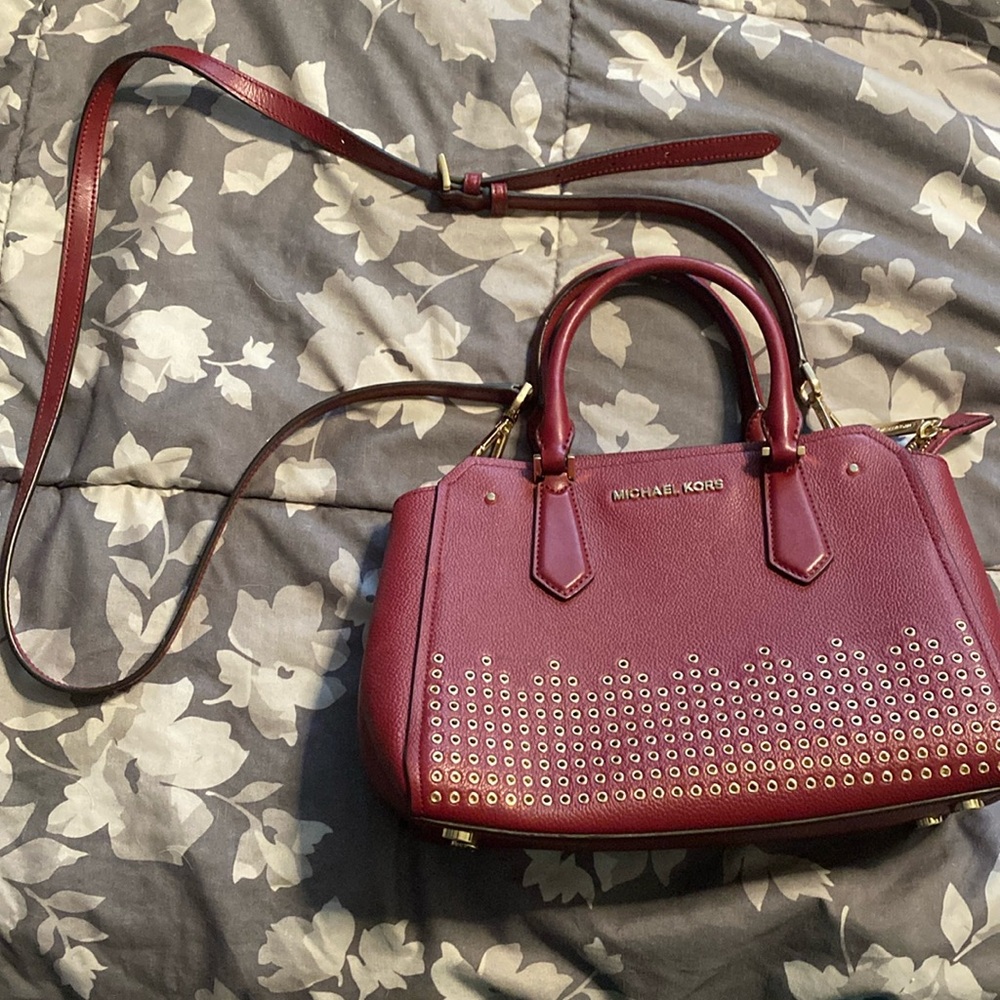 Red Michael Kohls purse with gold accents